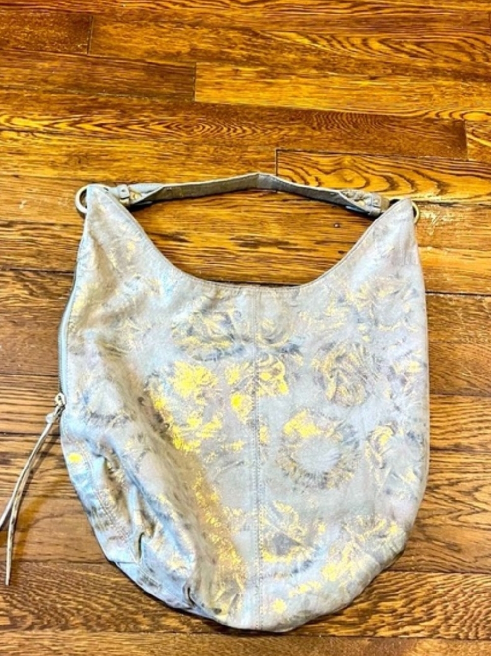 Womenโs Metallic Gold Accent Hobo Bag